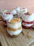 Vasitos Variados de Cheesecake y Frutas con Crumble de Avena
