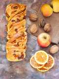 Treccia Kanelbulle con frutta secca