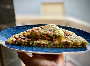 Foto principal de Tortilla de espárragos trigueros con jamón