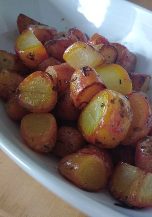Una foto de Papas rústicas al romero