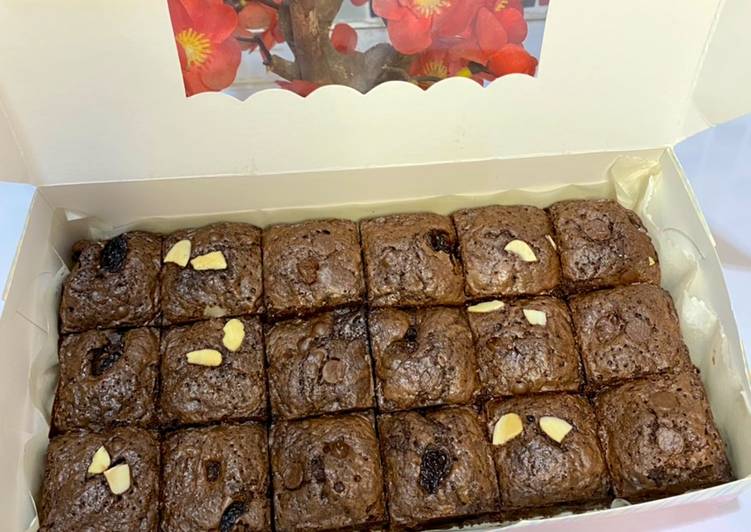 Resep Shiny Crust Brownies Potong yang Bikin Ngiler