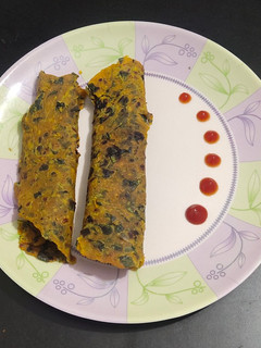 પાલક પરાઠા (Palak Paratha Recipe In Gujarati) રેસીપી મુખ્ય ફોટો
