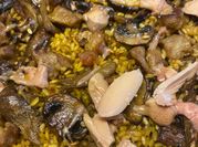 Una foto de arroz con cardos