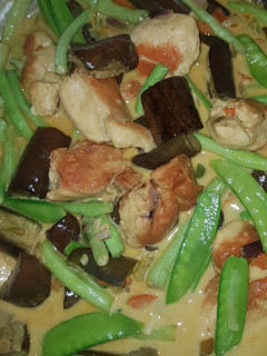 A picture of Thai Green Curry with Chicken.