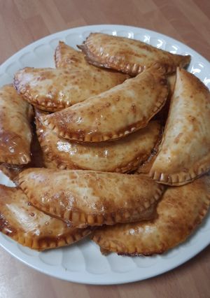 Una foto de Empanadillas rellenas de atún, huevo y aceitunas