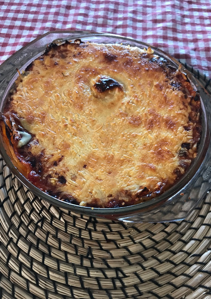 Una foto de Lasaña de ropa vieja con salsa de queso boletus y anchoa