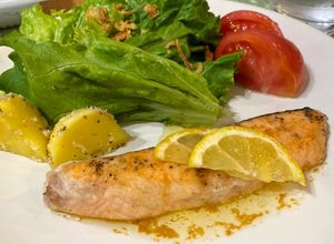 Gambar Easy 15 mins grilled salmon - butter & soy sauce 🇯🇵