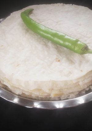 तांदळाची भाकरी (tandalachi bhakhri recipe in marathi) रेसिपी चे मुख्य फोटो 