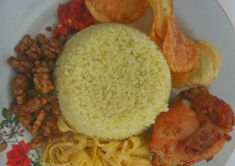 Nasi Kuning Rice Cooker