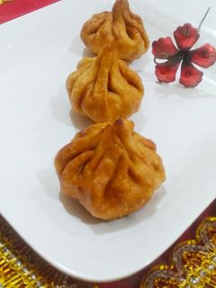 तळणीचे मोदक (talniche modak recipe in marathi) रेसिपी चे मुख्य फोटो