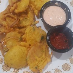 A picture of Potato onion bhaji.