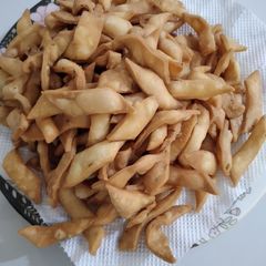 A picture of Namak pare 🌺.