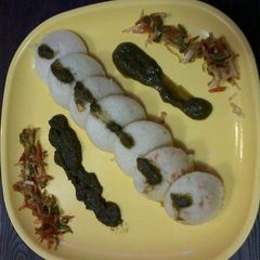 A picture of Rawa Stuffed Idlis.