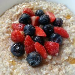 A picture of Vickys Oat & Quinoa Porridge, GF DF EF SF NF.