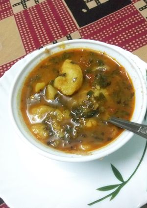 A picture of Aaloo Jhol.
