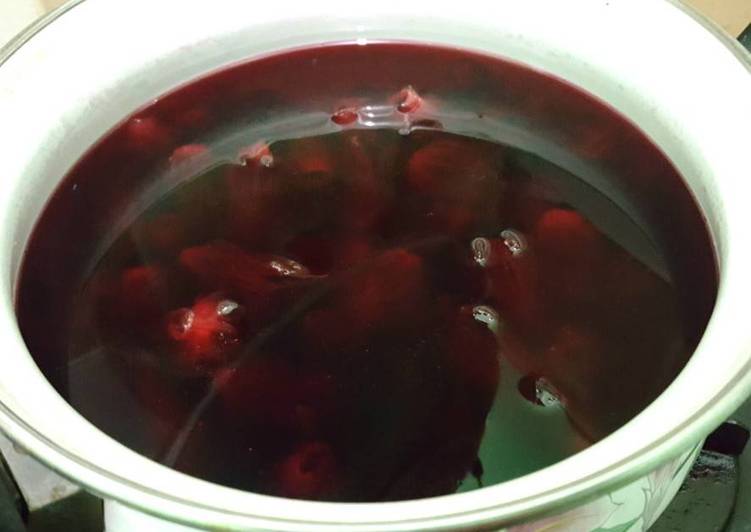 Langkah Mudah untuk Menyiapkan Sirup Rosella Homemade yang Enak Banget