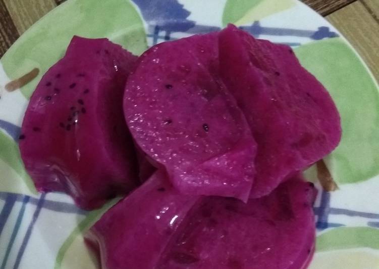 Puding susu buah naga