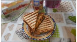 Hình ảnh món Sandwich phômai và quả Bơ đơn giản cho bữa sáng ?