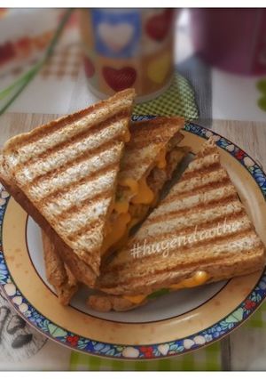 Hình của món Sandwich phômai và quả Bơ đơn giản cho bữa sáng 🥑.