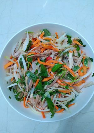 Hình của món Nộm gà xé.