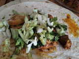 Tacos de pechuga pollo, pico de gallo y especias