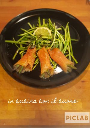 Foto di Salmone con carpaccio di asparagi