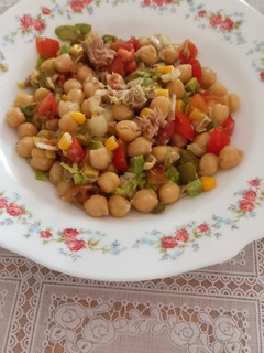 Una foto de 🍽️🥗Ensalada de garbanzos