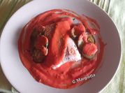 Una foto di salmone con maionese di