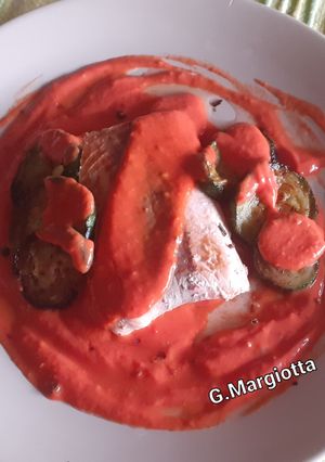 Foto di Salmone in maionese di pomodoro, zucchine e mix di pepe in grani