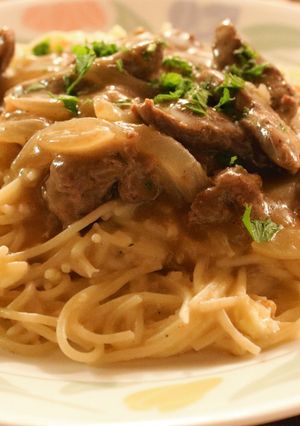 Una foto de Pasta cuatro quesos con strogonoff de lomito