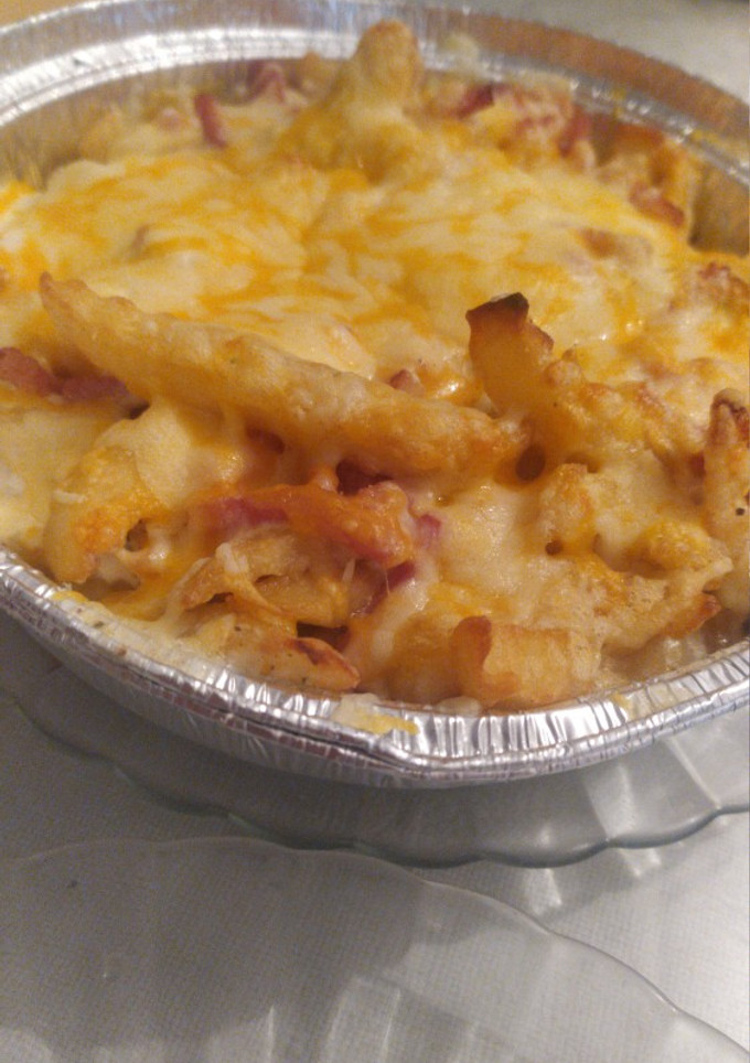 Una foto de Patatas bacon y queso estilo Foster hollywod