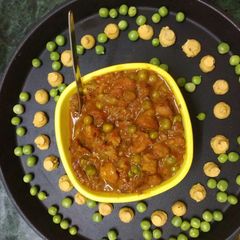 A picture of Moong dal badi and matar mix.