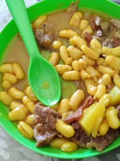 Una foto de Habichuelas estofadas con carrilleras