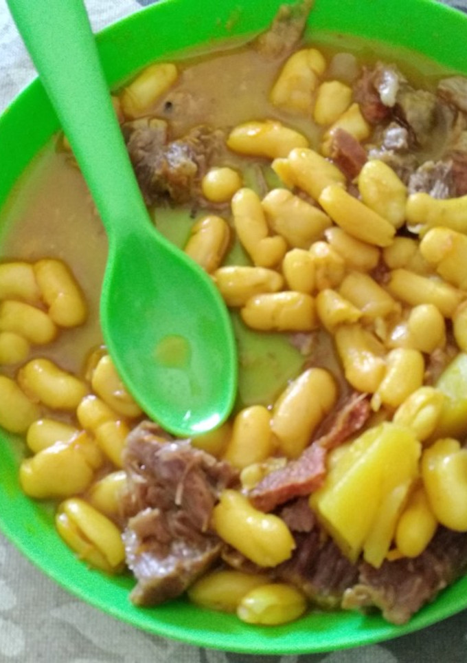 Una foto de Habichuelas estofadas con carrilleras