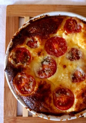 Una foto de Clafouti de tomate y queso