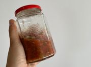 Una foto de ajo machacados