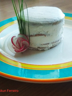 Una foto de "Trampantojo de pastel de chocolate blanco" - Sándwich tres pisos