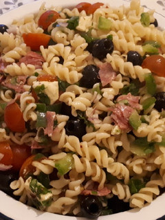 Una foto de Ensalada de pasta italiana
