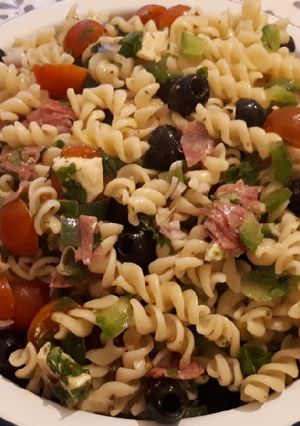 Una foto de Ensalada de pasta italiana