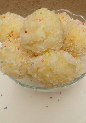 A picture of Coconut laddo.