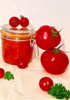 টমেটো-খেজুর -কিসমিস চাটনি (tomato khejur kismis chatni recipe in Bengali) রেসিপির প্রধান ছবি