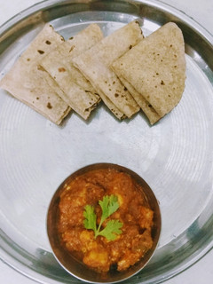 தவா பன்னீர் கிரேவி (Tawa paneer gravy recipe in tamil) செய்முறை முக்கிய புகைப்படம்