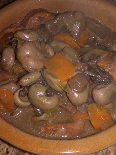 Una foto de Habas en salsa
