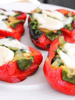 Spenóttal töltött grillezett paprika recept fotója