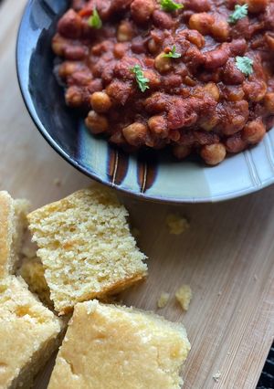 A picture of Vegan Chili and Sweet Cornbread !.