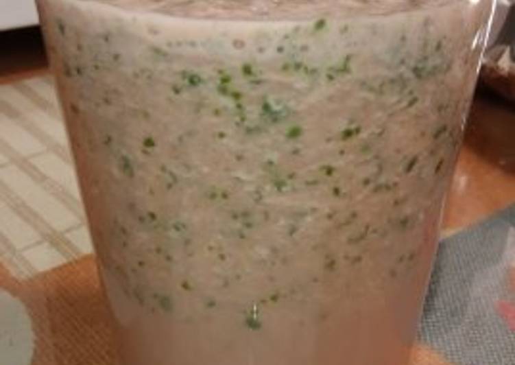 Batido de sandía, espinacas y bebida vegetal