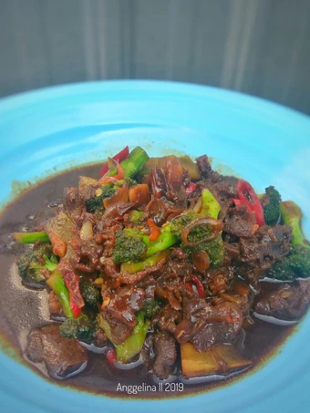 Cara Gampang Menyiapkan Resep Brokoli Cah Sapi yang Uenak Anti Ribet, Lezat Sekali