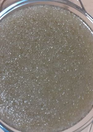 A picture of Yakhni soup (chicken or meat stock).