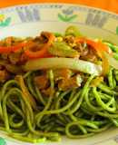Tallarín verde con con carne salteado