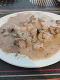 Sepia con champiñones en salsa de almendras